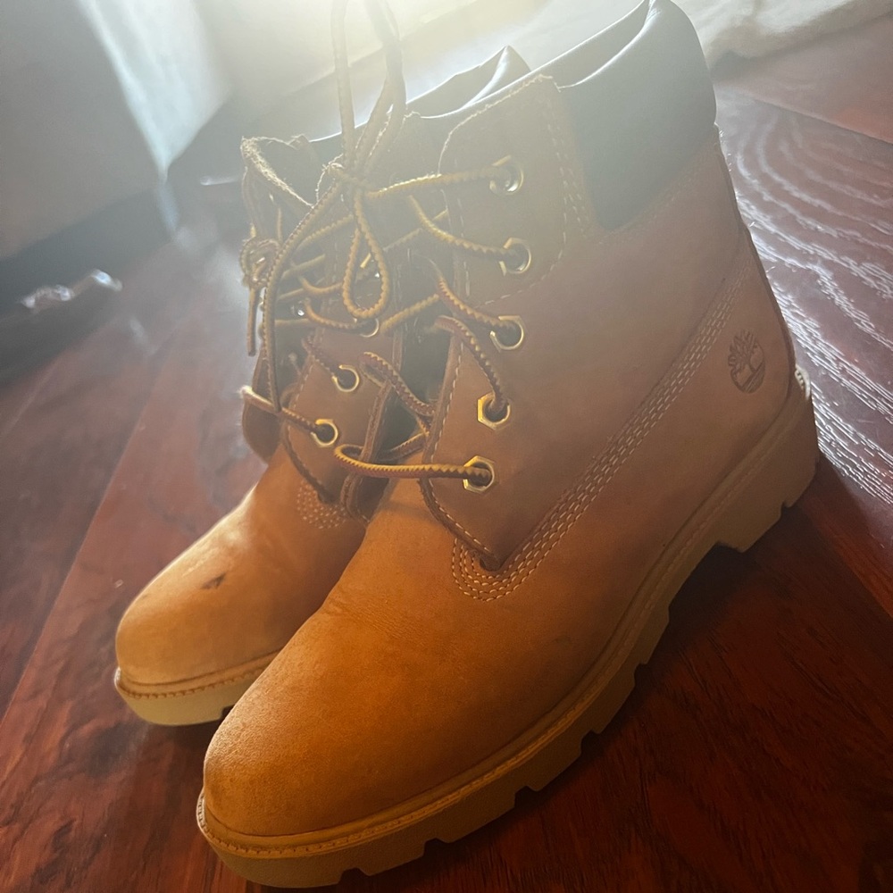 Boy timberland boots size 3. Smoke free home